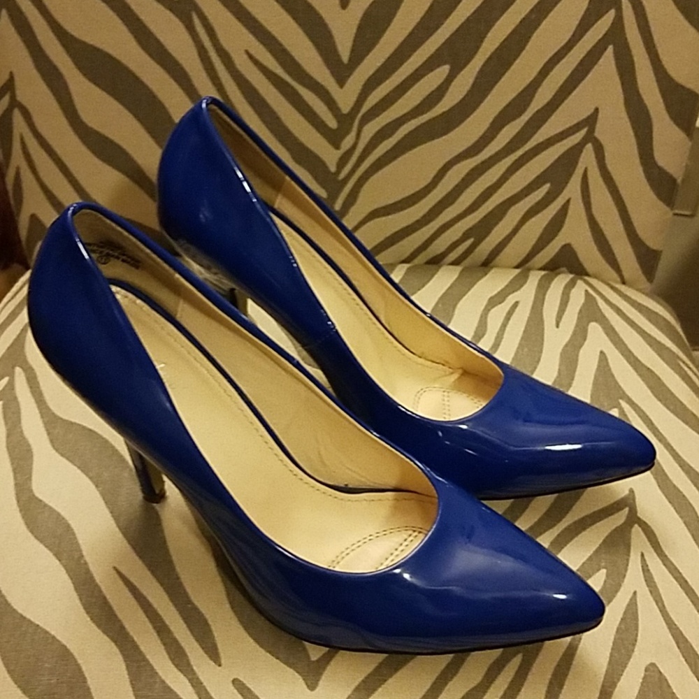 Beautiful Blue Patent Leather Pumps